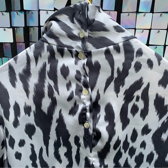 Vintage 80’s shoulder padded drape neck long sleeve blouse. - Picture 3 of 11